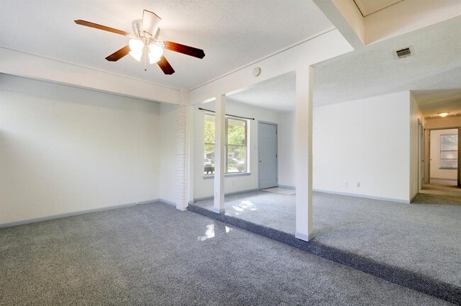 Building Photo - 4704 S Forest Dr