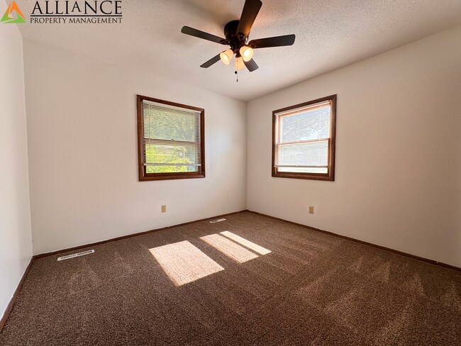 Building Photo - Home with Fenced Yard~Great West Side Loca...