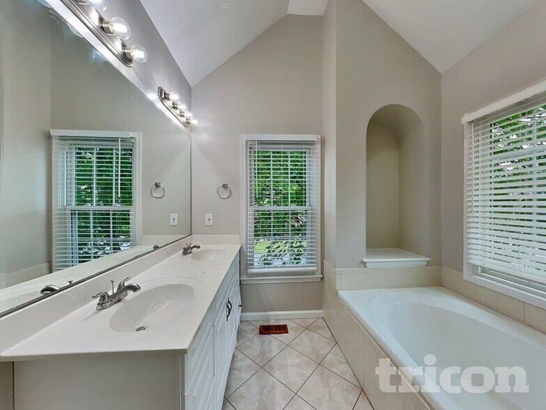 Building Photo - 4452 Lockett Trce