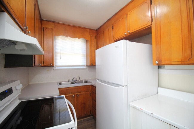 Building Photo - 2BR Cottage Home with LVP Flooring Throughout, Bonus Sunroom, Covered Parking & Low-Maintenance L...