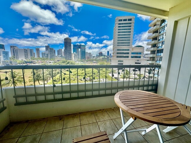 Primary Photo - 2333 Kapiolani Blvd