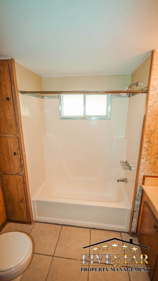 Building Photo - 3 br, 2 bath House - 6220 TIGERFLOWER DR.