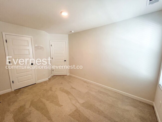 Building Photo - Modern Living Awaits in Antioch with Garage/ 3 beds & 2.5 baths / Available now!