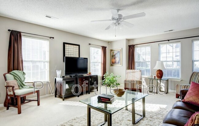 Building Photo - 116 Breezeway Ln