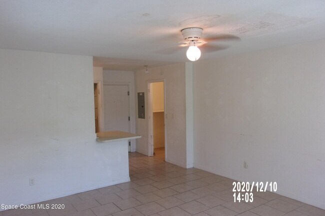 Building Photo - 220 Columbia Dr