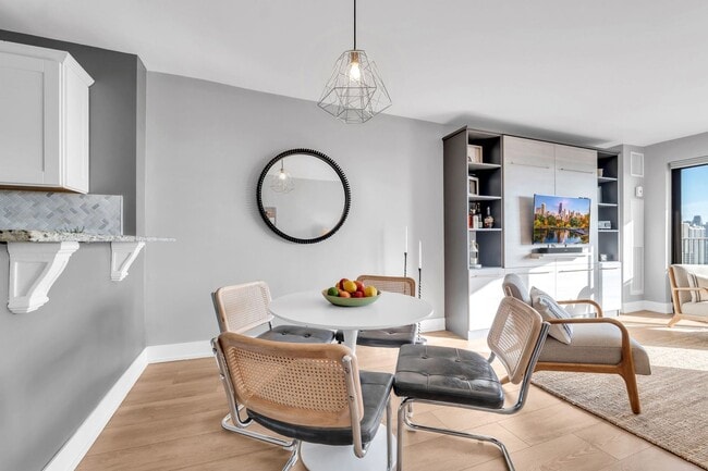 Building Photo - 2020 N Lincoln Park W