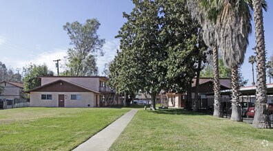 Building Photo - Martin Manor Apt