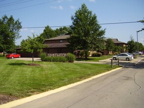 Building Photo - Smithton Condo near Broadway/Hwy 63, new paint and carpet, w/d included, top level