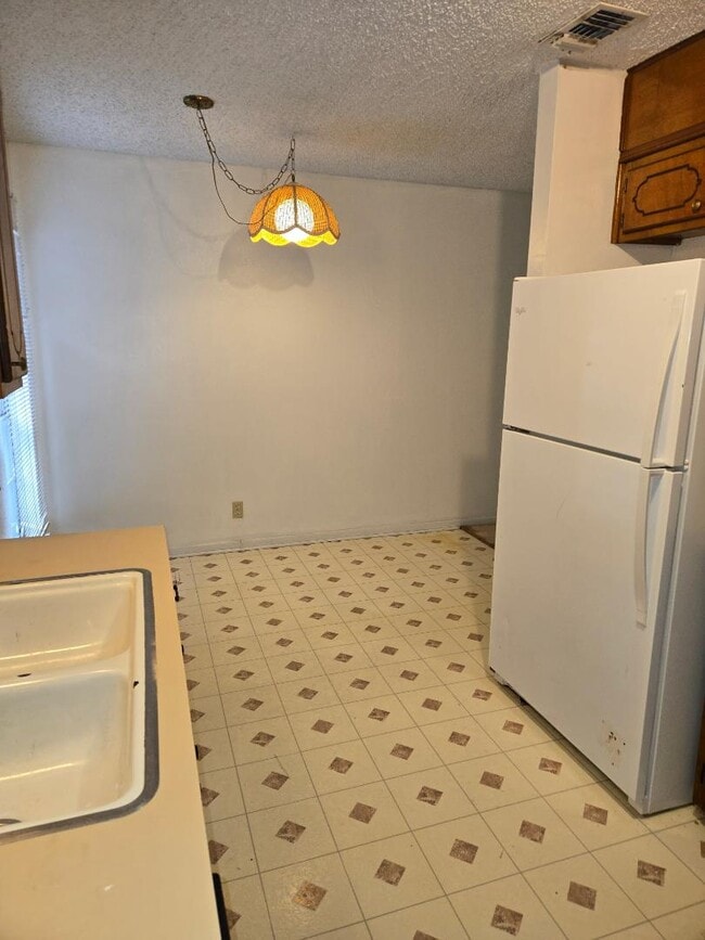 Building Photo - 127 Regency Ave