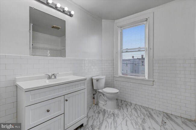 Building Photo - 2847 Lake Ave