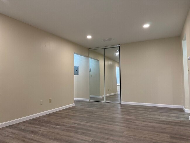 Building Photo - 52 Shrewsbury Green Dr