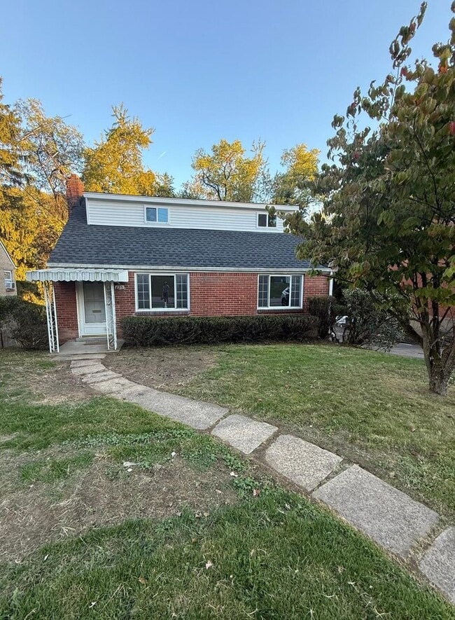 Primary Photo - Spacious and beautifully updated 4-bedroom...