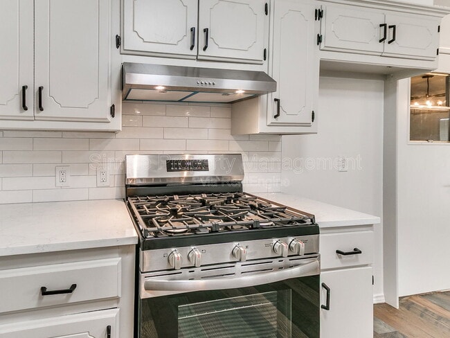 Building Photo - 2401 Fedderson Dr