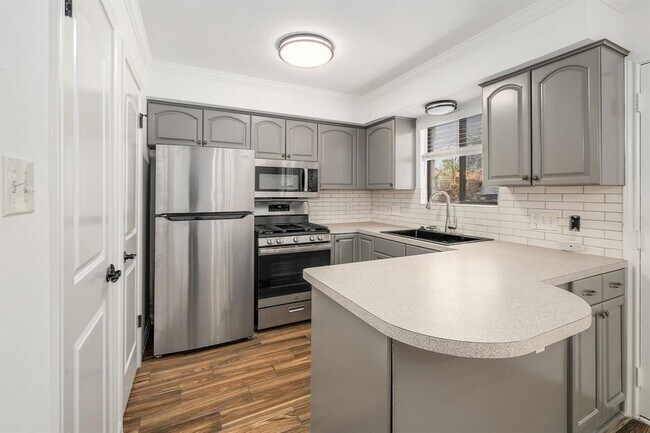 Building Photo - 204 Northwest Dr