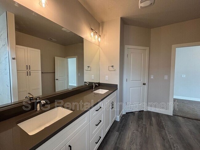 Building Photo - 879 S 4380 W