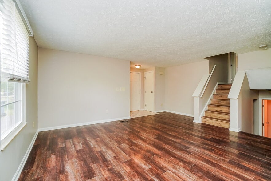 Building Photo - 4585 Marilyn St