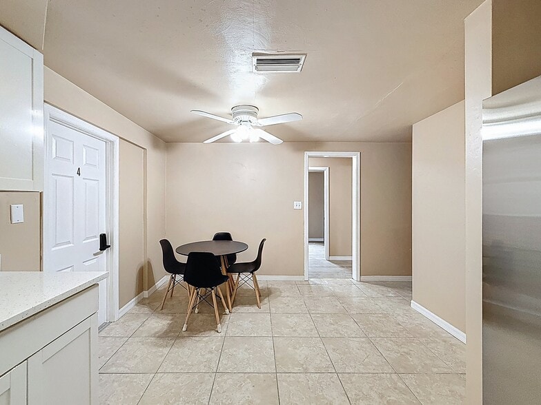 Building Photo - 3632 Brompton Dr