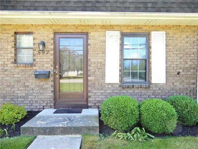 Building Photo - 597 French Rd