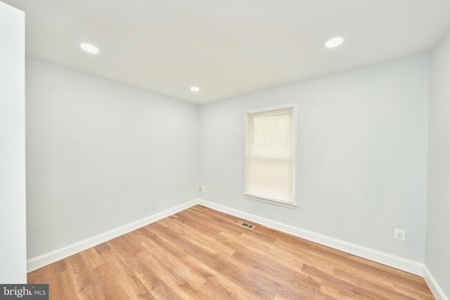 Building Photo - 9900 Kingsbridge Dr