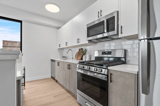 Building Photo - 407 Highland Ave