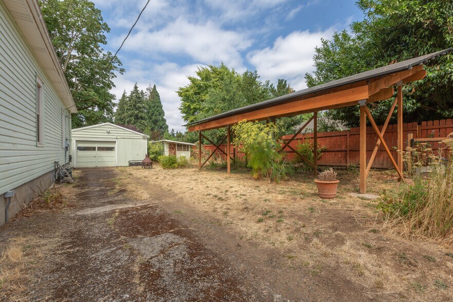 Building Photo - 3410 Q St