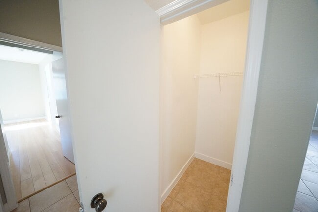 Building Photo - SHOWINGS AVAILABLE NOW