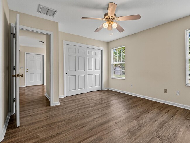 Building Photo - 96 Cochise St