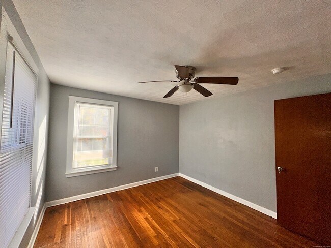 Building Photo - 34 N Spring St
