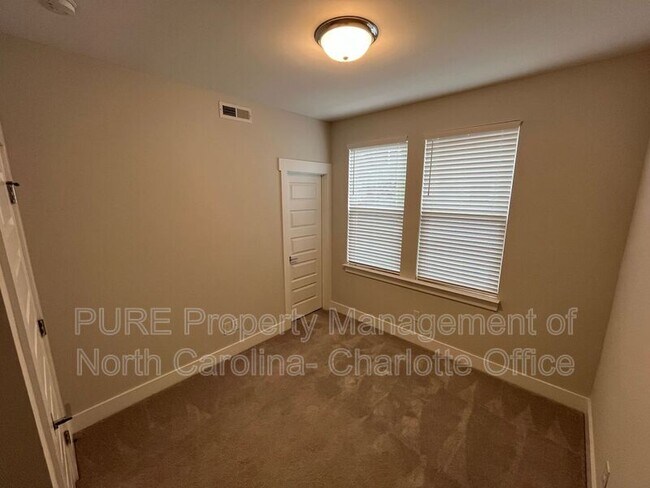 Building Photo - 2128 Electric Ln