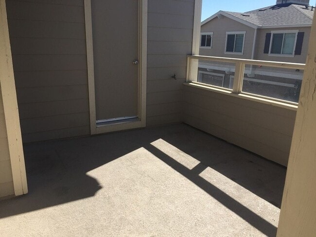 Building Photo - Two Bedroom Townhouse Style Apartment with Garage - Northwest Santa Rosa