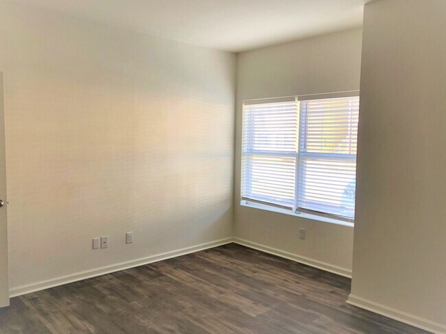 Building Photo - 2/2 Dolphin Villas Condo, Gulf Shores!