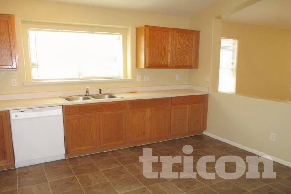 Building Photo - 8412 S 50th Dr