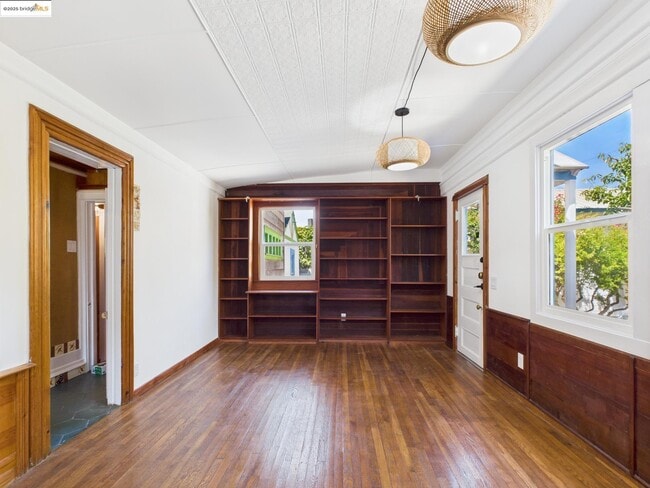 Building Photo - 1545 Mariposa St