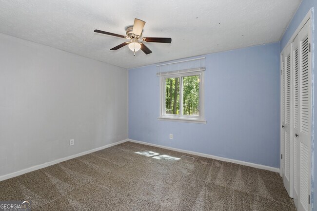 Building Photo - 880 Winfield Ct