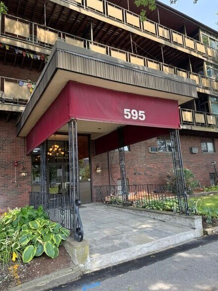 Building Photo - 595 Revere Beach Pkwy