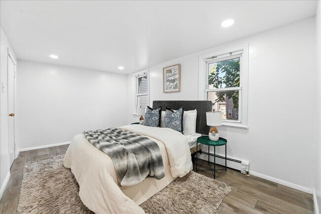 Building Photo - 283 Griffith St
