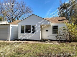 Building Photo - 941 N Pine-