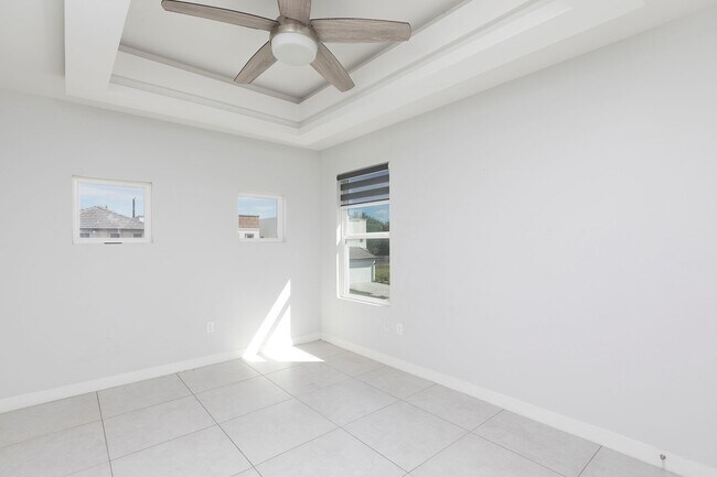 Building Photo - 1822 Sunset Dr