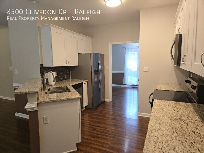 Building Photo - 8500 Clivedon Dr
