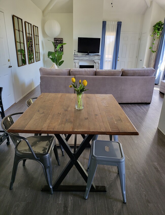 Building Photo - 1211 N Miller Rd