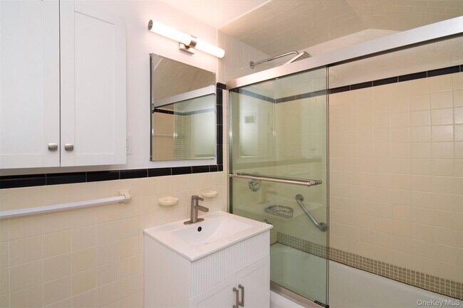 Building Photo - 68 Wildway