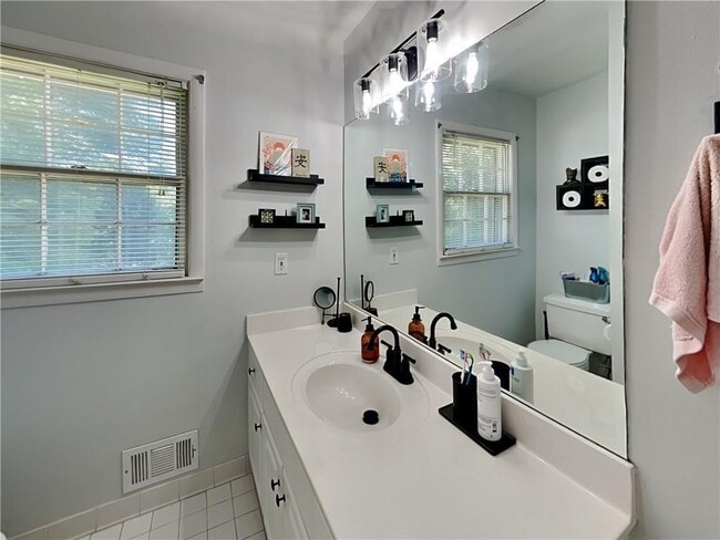 Building Photo - 456 Mark Ave