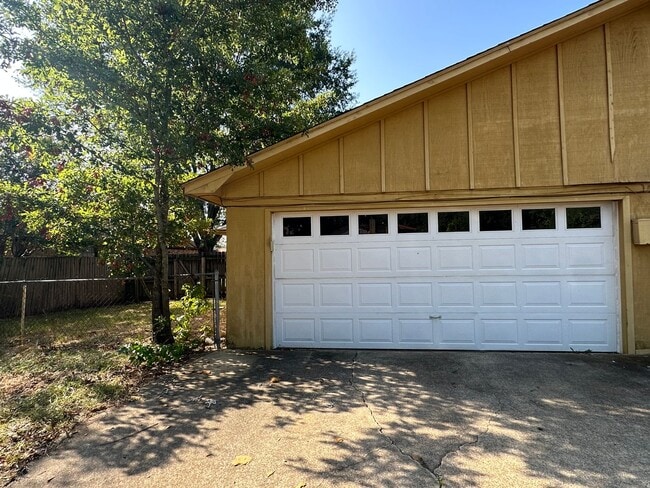 Building Photo - BRO314-316