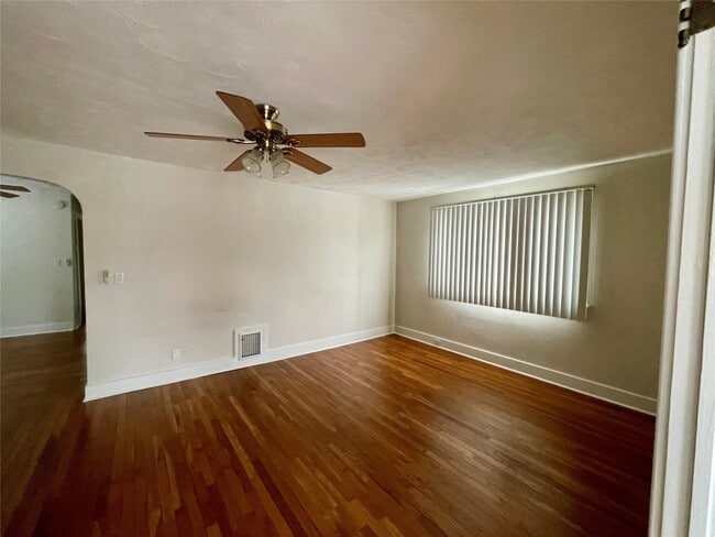 Building Photo - 206 E Edwards St