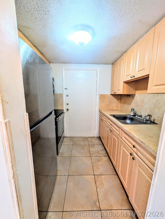 Building Photo - 680 Miller Dr