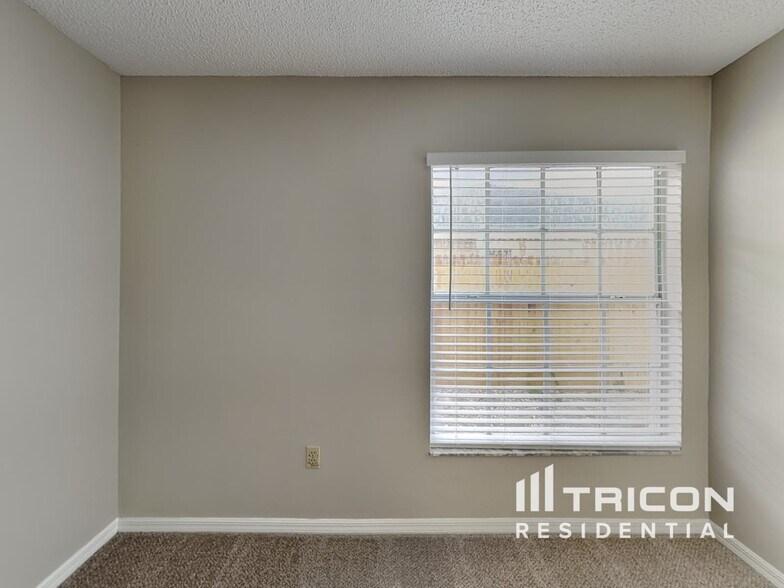 Building Photo - 809 Silversmith Cir
