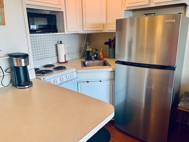 Building Photo - 6102 Seawall Blvd