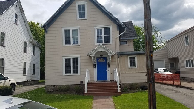 Building Photo - 247 Meigs St
