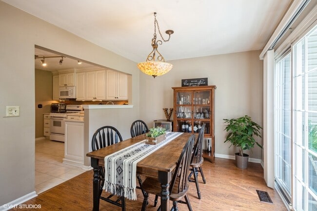 Building Photo - 707 Clover Hill Ct