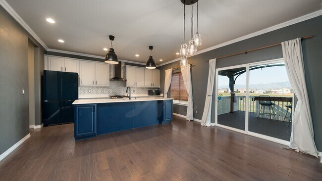 Building Photo - Stunning Two-Story in Desirable Lorson Ranch